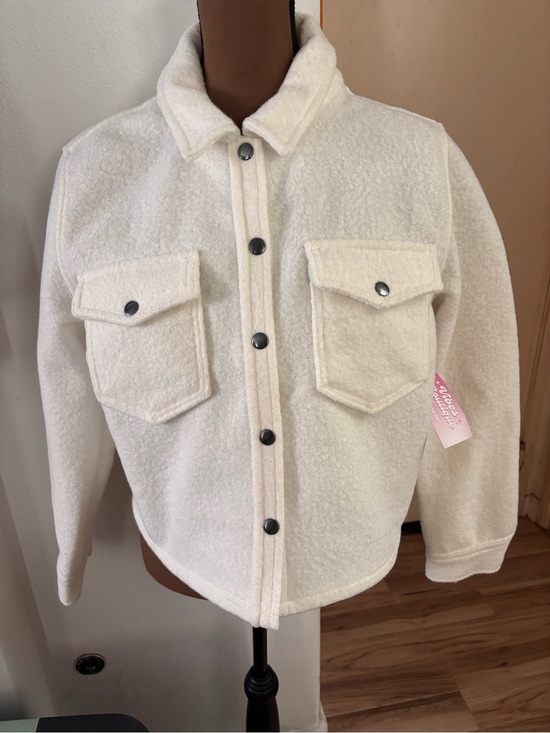 Love Tree Jackets & Blazers - Love Tree Women Off-White Fleece Oversized Button-Up Shacket SZ M NWT.